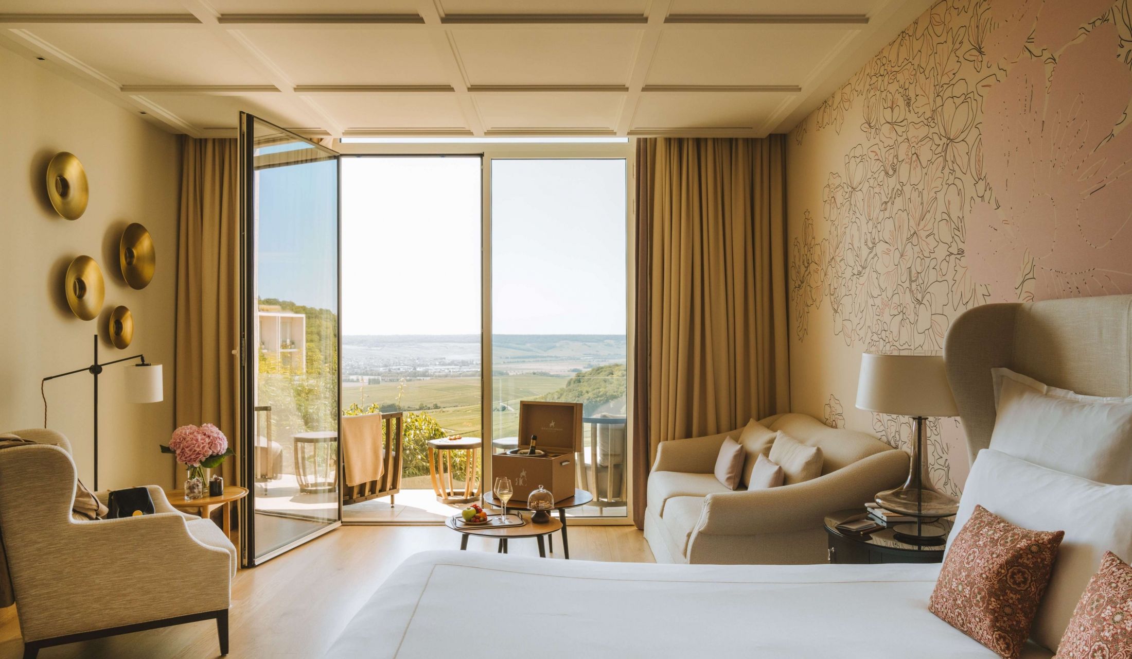 hotel suites with a panoramic view on the Champagne vineyard